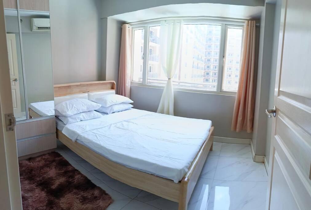 Monarch Parksuites - Balmoral Place Paranaque City Eksteriør billede