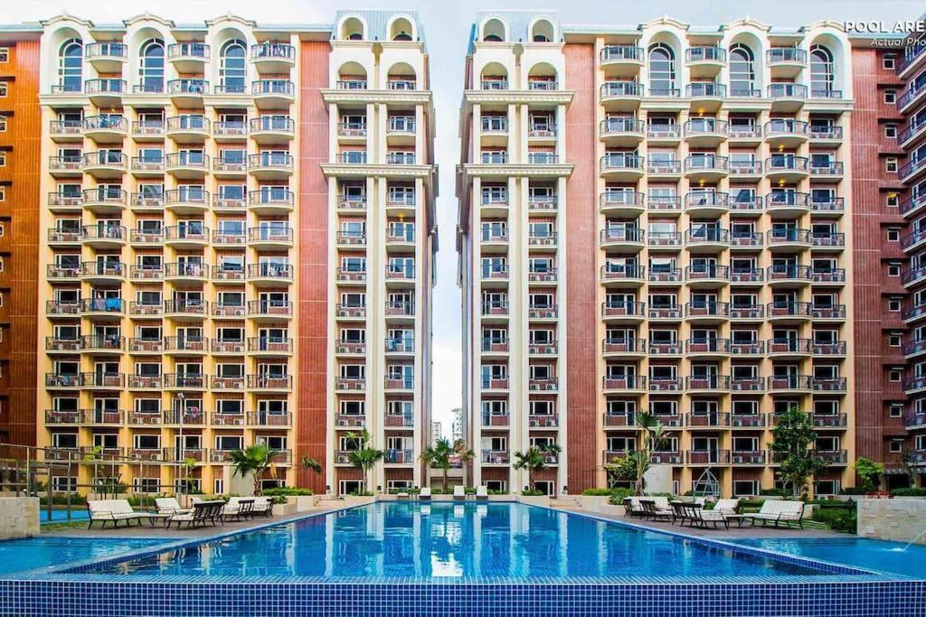 Monarch Parksuites - Balmoral Place Paranaque City Eksteriør billede