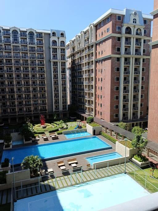 Monarch Parksuites - Balmoral Place Paranaque City Eksteriør billede