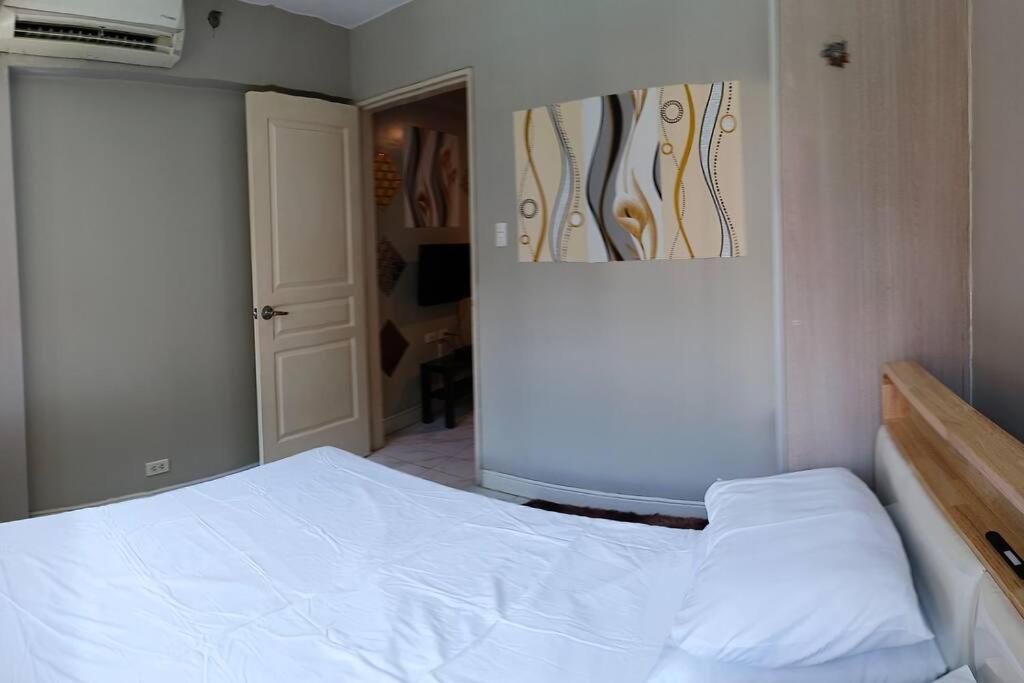 Monarch Parksuites - Balmoral Place Paranaque City Eksteriør billede